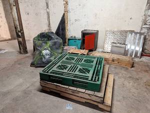 lot 145 image: Three Pallets And More