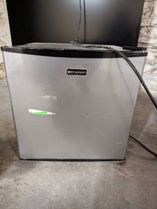 lot 155 image: Emerson Mini Fridge