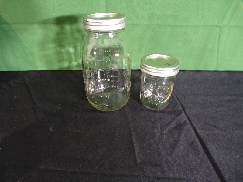 lot 308 image: Brand New Lot of 2 Mason Jars with Lids (1 Large and 1 Small Jar)