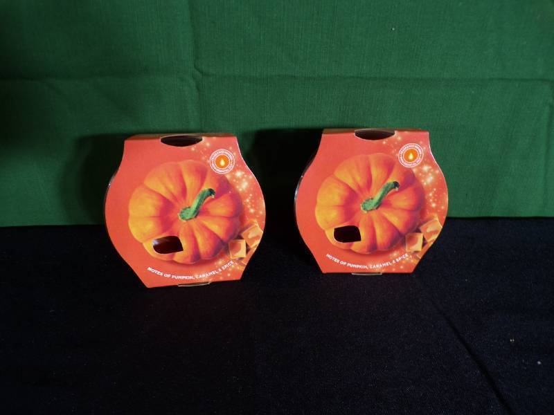 lot 314 image: Brand New Lot of 2 Pumpkin Candles