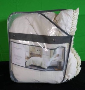 lot 11 image: Open Box  Cotton Tassel Border Comforter & Sham Set - Threshold - (KING)