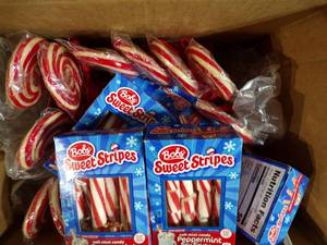 lot 39 image: Brand New Candles & Candy Lot