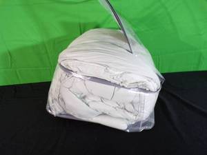 lot 237 image: Brand New Washed Cotton Sateen Comforter & Sham Set - Threshold FullQueen ((MSRP $69))