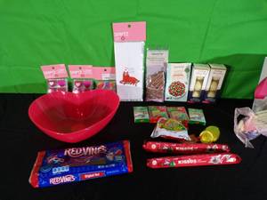 lot 305 image: Brand New Valentines Day Decorations and Candy Lot