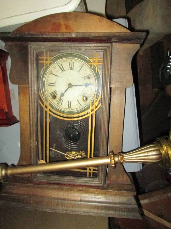 Table, clocks and lamps ...