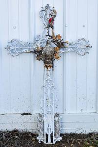 lot 108 image: Metal Cross with Madonna Figure