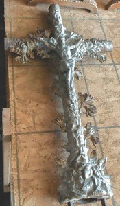 lot 109 image: Heavy Cast Iron Crucifix Cross