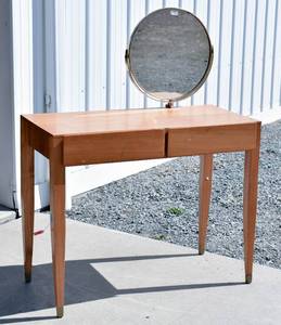 lot 118 image: Gio Ponti Vanity Dressing Table