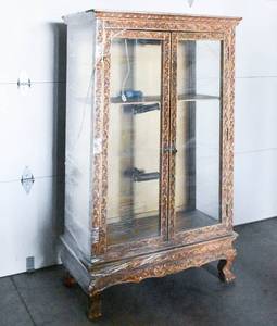 lot 83 image: Gilt Wood Floral Showcase 1