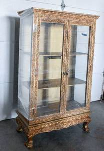 lot 84 image: Gilt Wood Floral Showcase 2