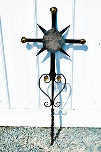 lot 133 image: Vintage Small Cross Grave Marker