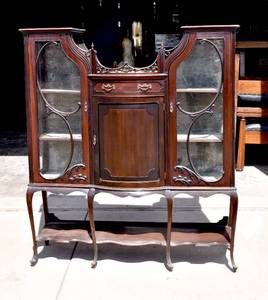lot 7 image: Victorian Style Wood Curio Cabinet