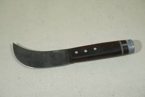 lot 55 image: Trailing Point Hunting Skinning Knife