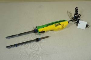 lot 62 image: Mister Twister Electric Fillet Knife with Spare Blades