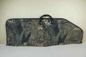 lot 149 image: Neet Padded Soft Compound Bow Case