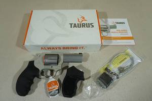 lot 6 image: NEW Taurus 856 Ultra Lite .38 Special Stainelss Steel Revolver