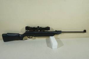 lot 40 image: Daisy Powerline 1000 Pellet Rifle with Scope