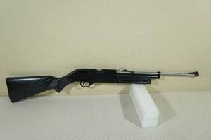 lot 42 image: Crosman 760 Pumpmaster Black Beauty Pellet or BB Gun