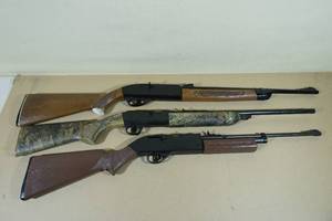lot 43 image: 3 BB Guns -Crosman & Daisy