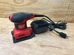 lot 38 image: MILWAUKEE 3 Amp 14 Sheet Corded Palm Sander
