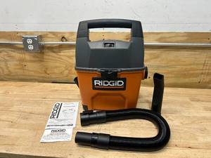 lot 43 image: RIDGID 3 Gallon 3.5 Peak HP Portable WetDry Shop Vacuum with Built in Dust Pan, Filter, Expandable Locking Hose and Car Nozzle