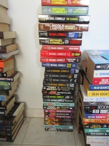 lot 825 image: LARGE LOT OF PAPERBACK MYSTERIES