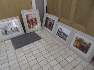 lot 932 image: EUROPEAN SCENES IN MATCHING FRAMES