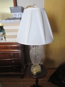 lot 403 image: CUT CRYSTAL LAMP WITH SILK SHADE