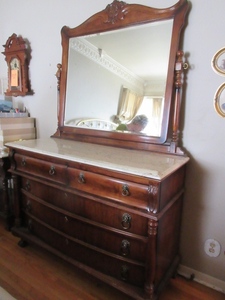 lot 111 image: PULASKI, HERITAGE COLLECTION,  CHEST OF DRAWERS WITH MIRROR AND FAUX MARBLE TOP