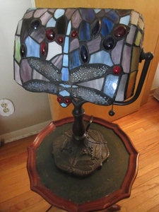 lot 408 image: DRAGONFLY STAINED GLASS DESK LAMP WITH ROTATING SHADE