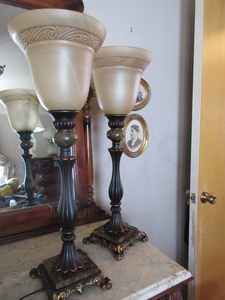 lot 411 image: PAIR OF TORCHIERE TABLE LAMPS
