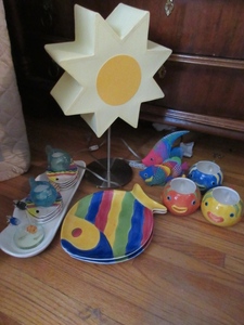 lot 956 image: FISH THEMED ITEMS