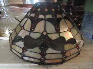 lot 415 image: STAINED GLASS WALL SCONCE