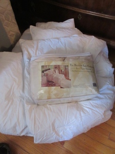 lot 302 image: KING SIZE DOWN COMFORTER WITH 100% COTTON DUVET COVER