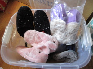 lot 503 image: NEW AND LIKE NEW BEDROOM SLIPPERS IN ASSORTED COLORS