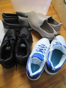 lot 504 image: SKETCHERS AND EASY SPIRIT SHOES NEW OR BARELY USED