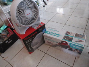 lot 201 image: HONEYWELL TURBO FANS AND A DUSTBUSTER