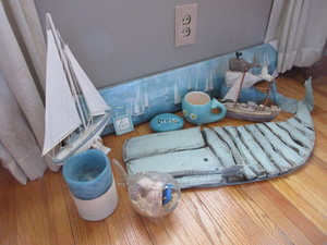 lot 955 image: WHALE AND BOAT THEMED ITEMS