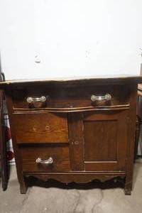 Dresser table
