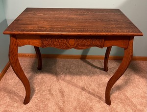 lot 1 image: Vintage Antique Hand Carved Tiger Oak Quarter Sawn Writing Table