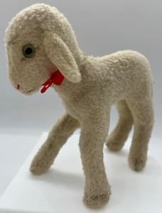 lot 4 image: Vintage Wool Steiff Lamb