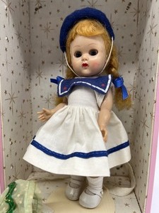 lot 9 image: Vintage Ginny Doll with Doll Trunk