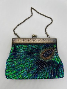 lot 15 image: Beaded Sequin Peacock Purse Hand Bag
