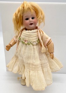 lot 20 image: Antique German Bisque Jointed Doll