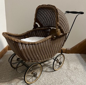 lot 23 image: Antique Vintage Wicker Baby Buggy