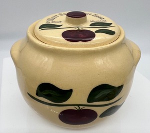 lot 56 image: Vintage Watt Collectors Assn. Apple Ware