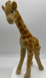 lot 60 image: Steiff Mohair Giraffe