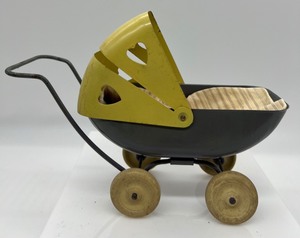 lot 59 image: Vintage Wyandotte Toy Metal Baby Carriage and Glass Doll Baby Bottles