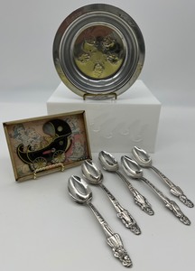 lot 65 image: Vintage Dionne Quintuples Spoons, Bowl and Game