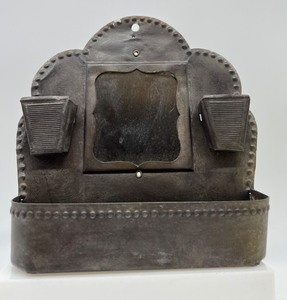 lot 67 image: Vintage Antique Gentlemans Treasures